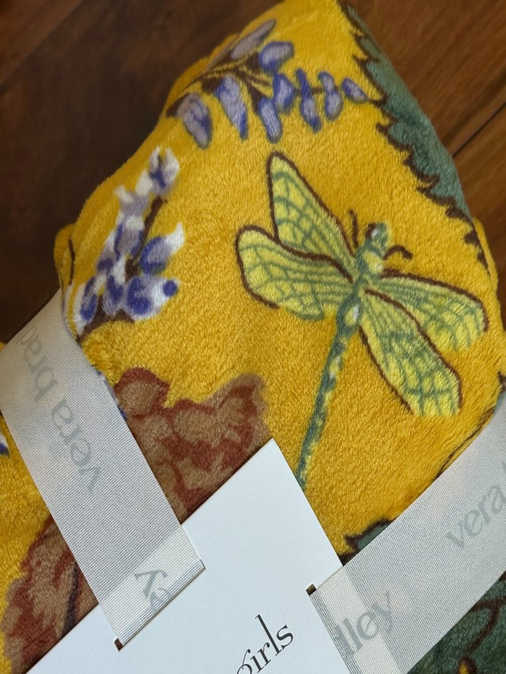 VERA BRADLEY X GILMORE GIRLS PLUSH THROW BLANKET:NWT GILMORE GIRLS AUTUMN - Picture 6 of 10